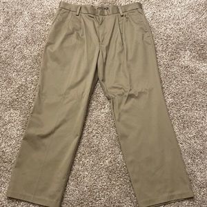 Mens dockers slacks D3. 34x 29.
